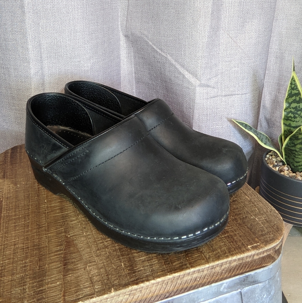 Dansko matte black clog 40
